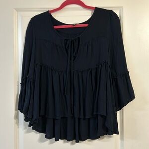 Romeo + Juliet Couture Navy Elbow Length Sleeves Flowy Top Size Medium